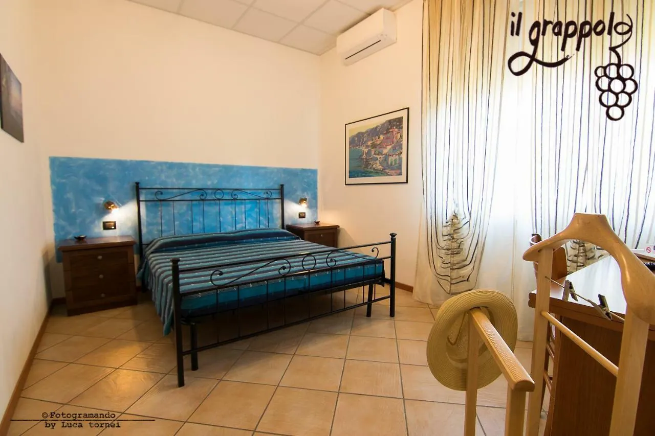 B&B Il Grappolo Foresteria Lombarda Sirmione Bed & Breakfast